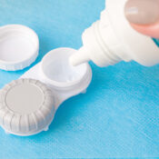Consejos para limpiar tu estuche de lentillas