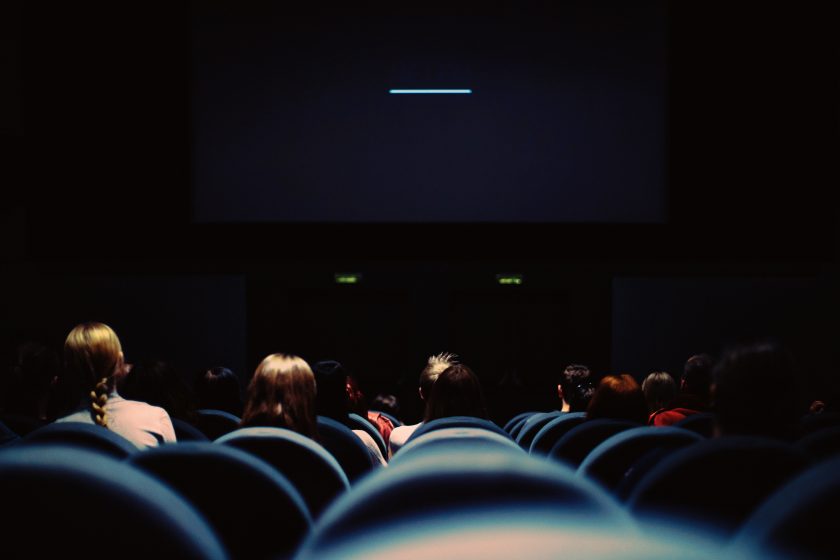 Personas en una sala de cine