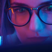 Gafas para ordenador: cómo funcionan y cuáles son sus principales características