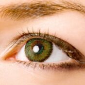 Cómo tratar un problema de ojos hundidos