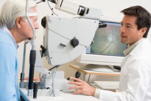 Paciente en consulta de oftalmología