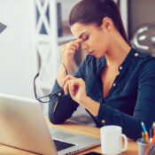 Ojos cansados: qué es la fatiga ocular o astenopia